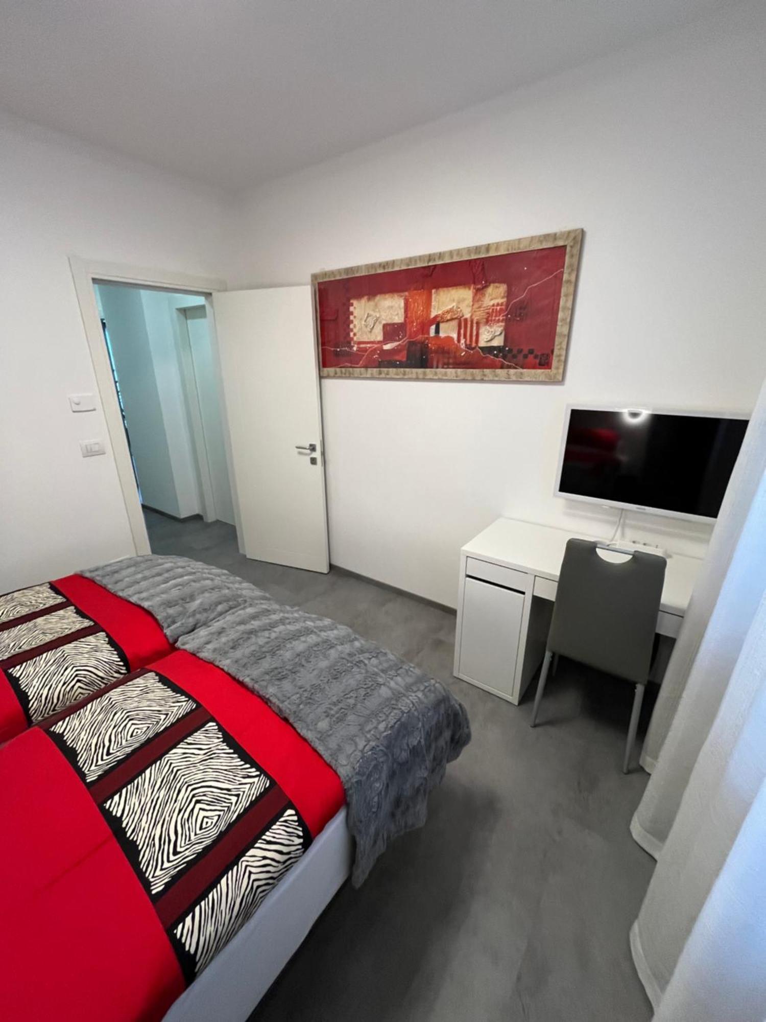 B&B Alessandro Private Room & Bathroom In Shared Apartment Arco Bagian luar foto