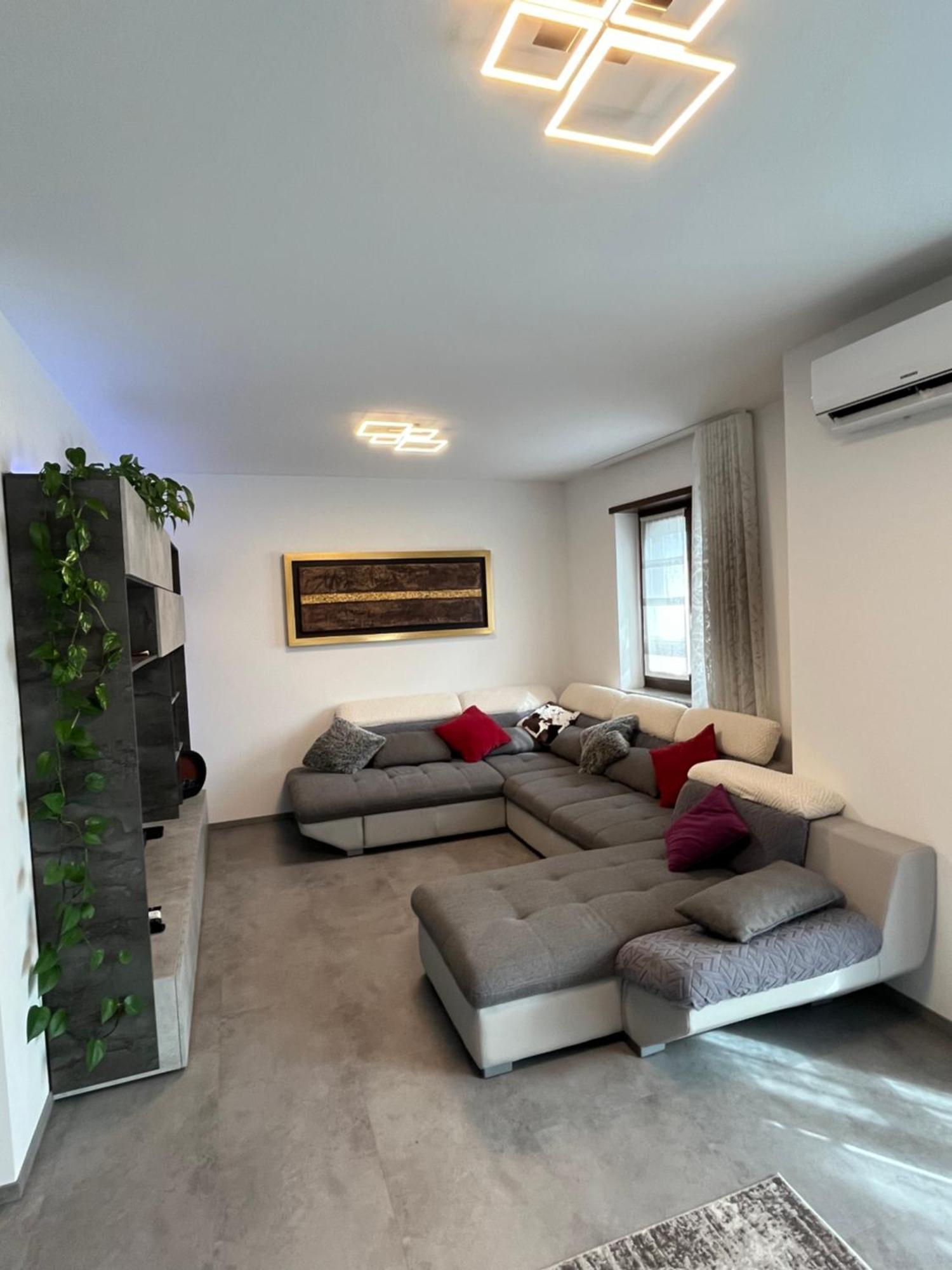B&B Alessandro Private Room & Bathroom In Shared Apartment Arco Bagian luar foto
