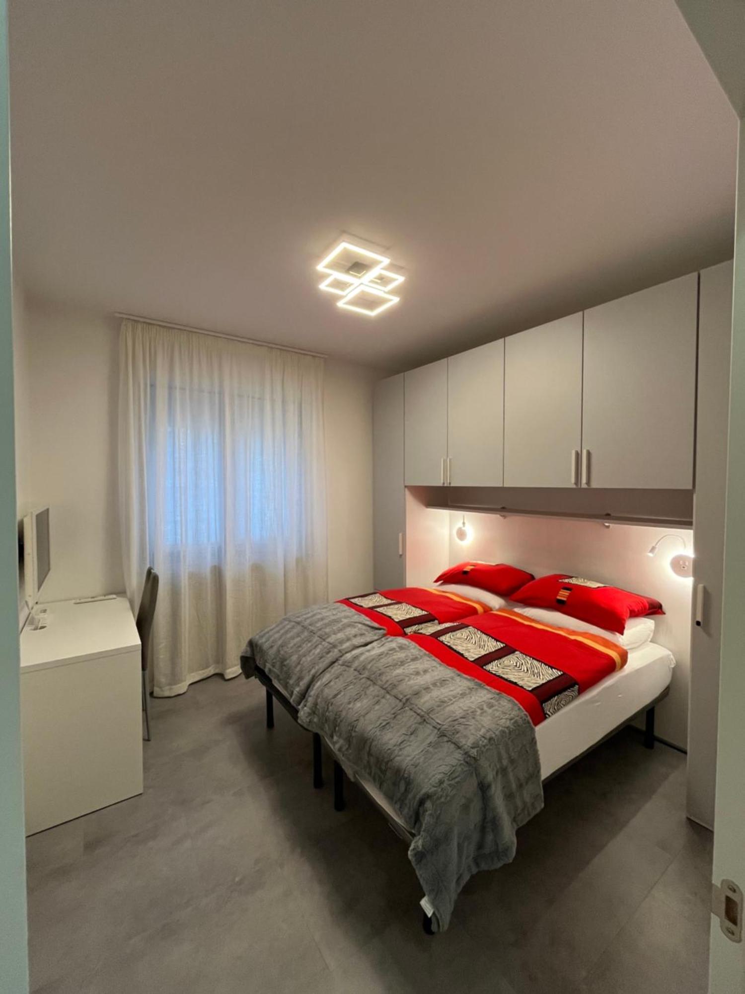 B&B Alessandro Private Room & Bathroom In Shared Apartment Arco Bagian luar foto